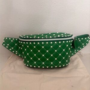VALENTINO
GREEN QUILTED ROCKSTUD SPIKE BELT BAG